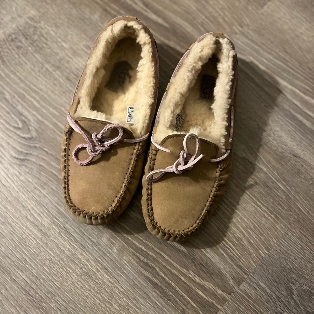Women’s Ugg Moccasin. Size 7. Tan with pink suede string.
